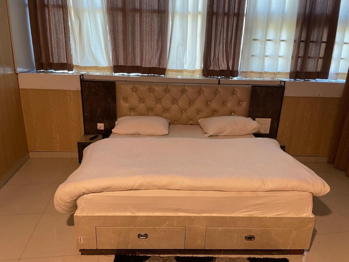 Jai Maa Bhagwati Hotel Pithorāgarh المظهر الخارجي الصورة